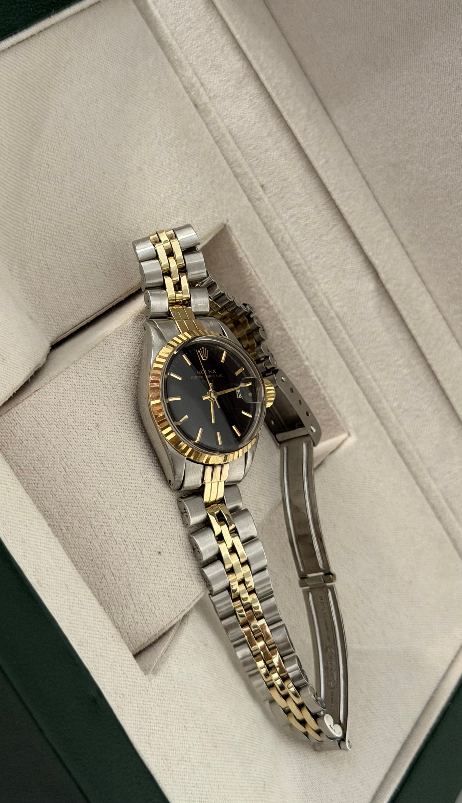 Rolex Oyster Perpetual Date 26mm Two-Tone
Jubilee Bracelet - Black Dial