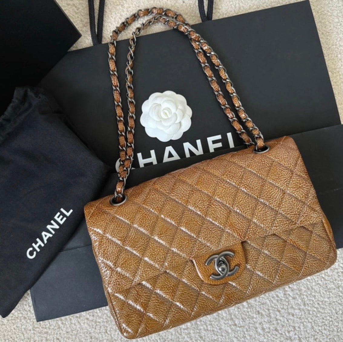 CHANEL Classic Flap Medium – Pelle Beige Dorata